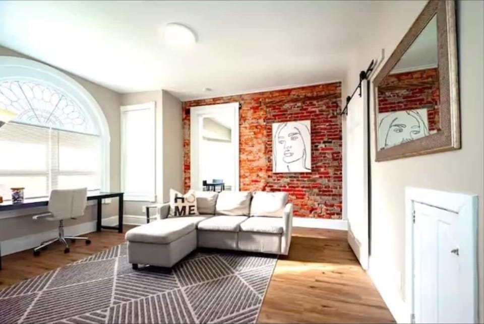 Home Decor, Indoors, Architecture, Building, Furniture