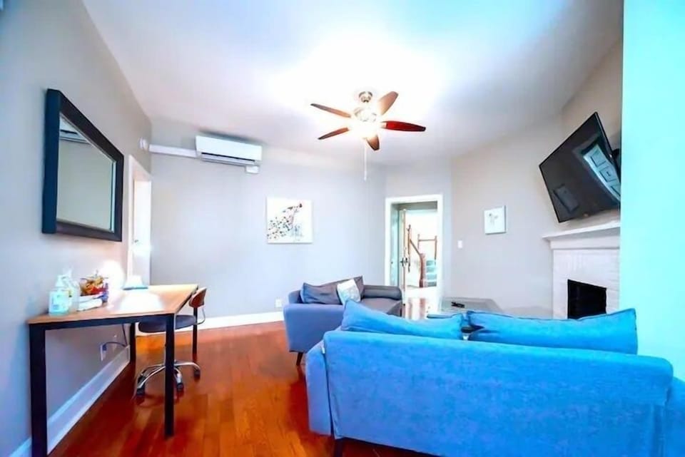 Screen, TV, Indoors, Furniture, Living Room