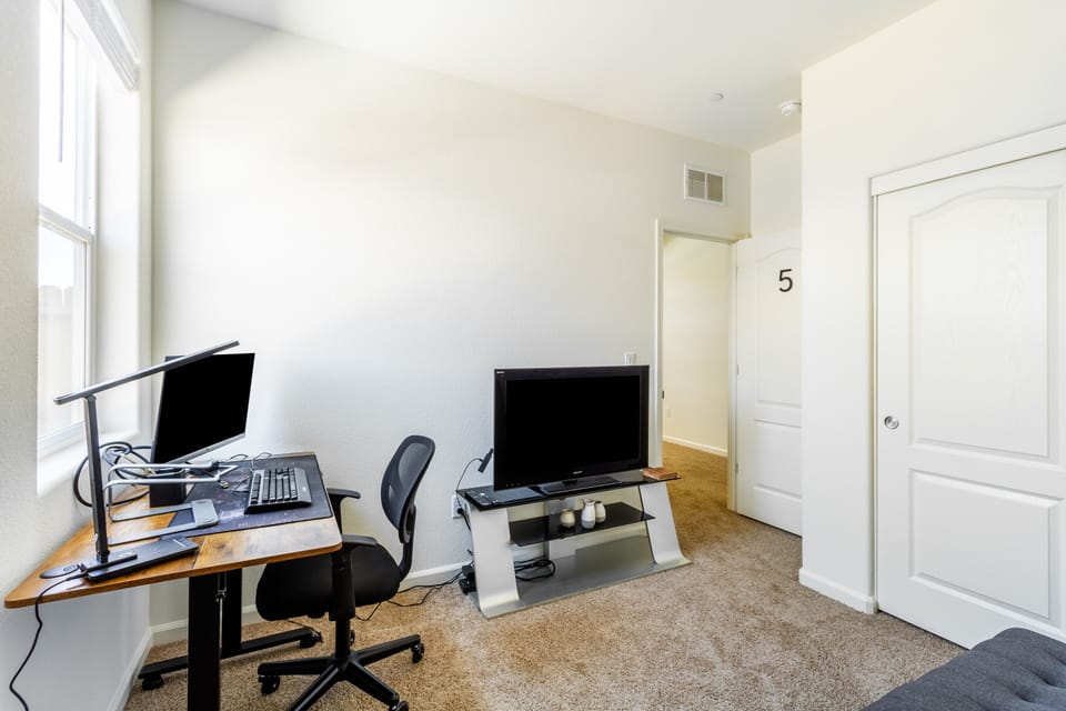 Furniture, Table, Screen, Desk, Chair