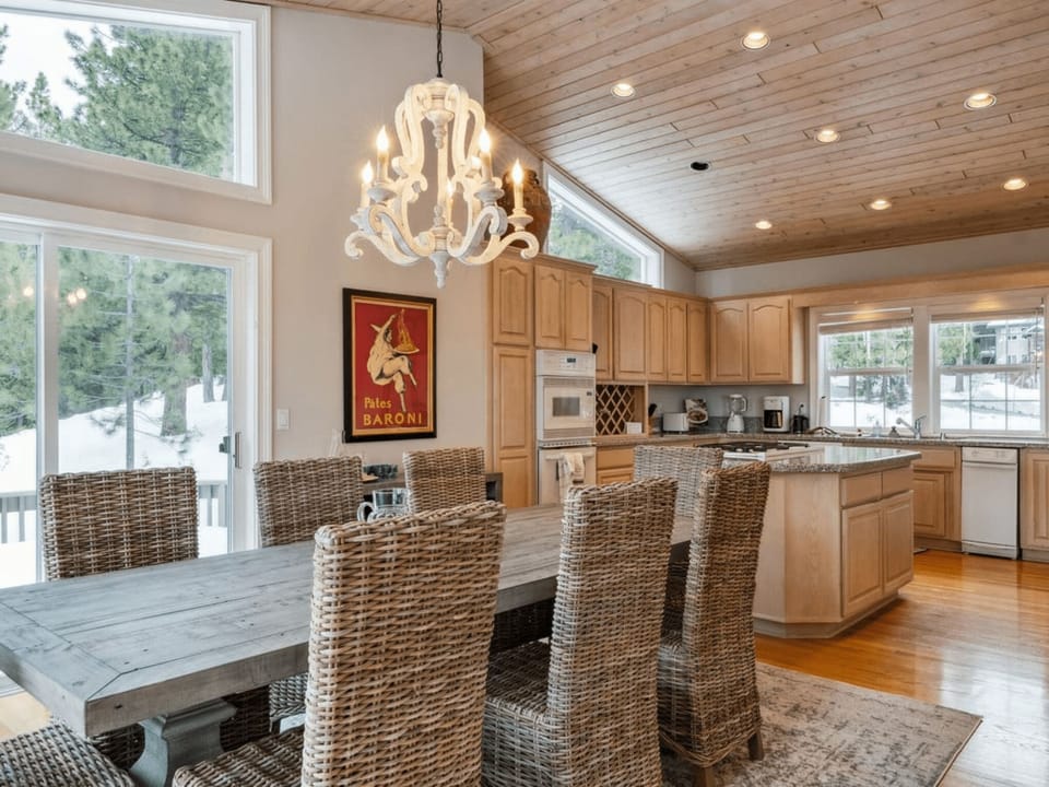 Indoors, Architecture, Building, Dining Room, Dining Table