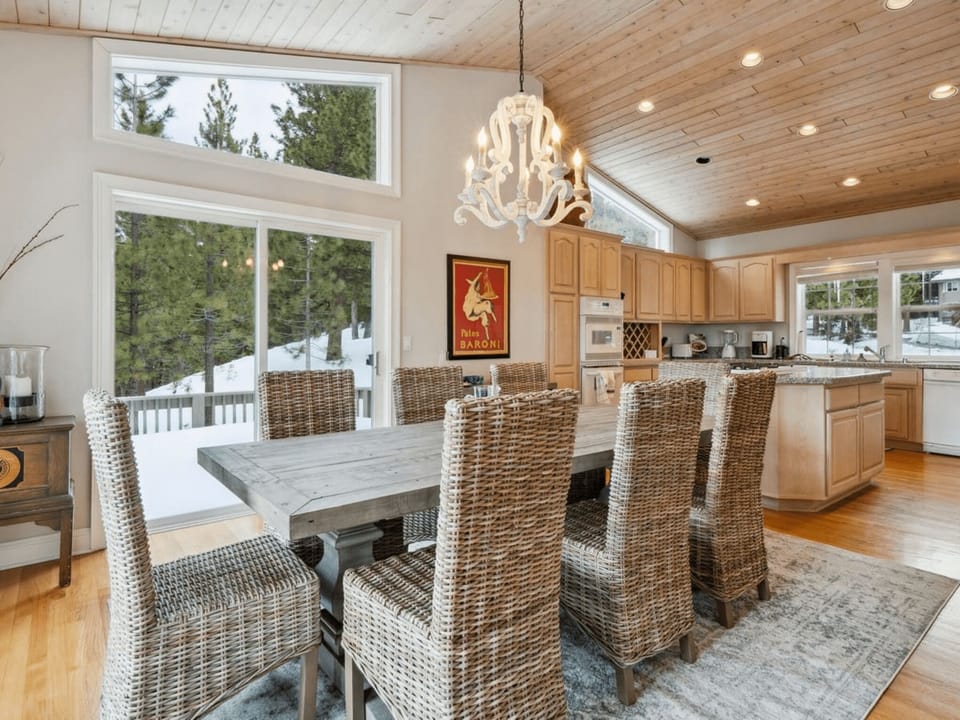 Architecture, Building, Dining Room, Dining Table, Furniture