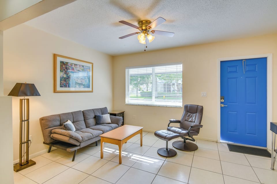 Hallandale Beach Vacation Rental | 1BR | 1BA | 550 Sq Ft | 2 Steps to Enter