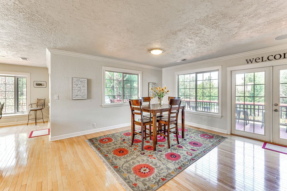 Dining Area | Dishware/Flatware | Main Floor