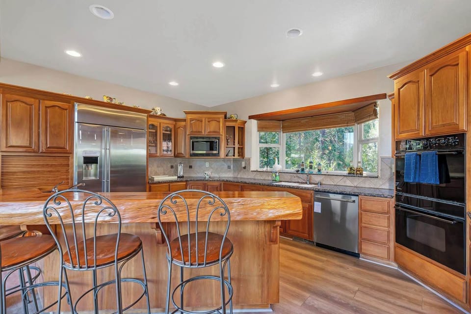 Sip morning coffee or grab a bite at the kitchen counter, with seating for 4