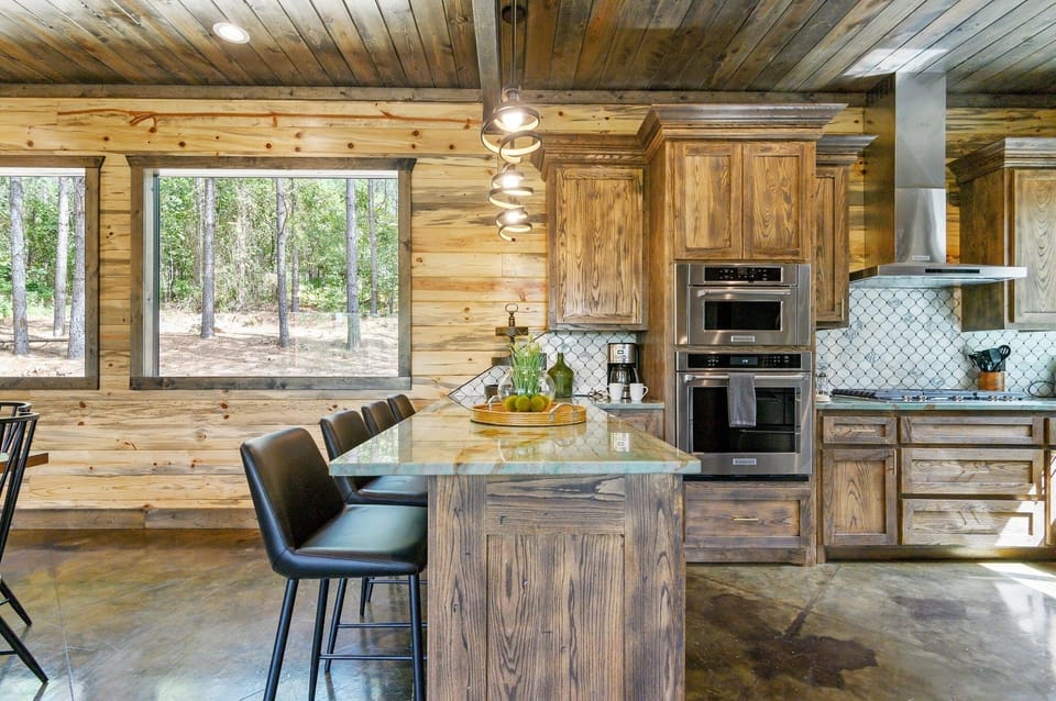 The spacious kitchen is fully equipped and perfect for whipping up delicious meals together! Enjoy plenty of counter space and modern appliances, making cooking a breeze! | Timberline, Broken Bow, Oklahoma | Voyax Luxury Vacation Rentals