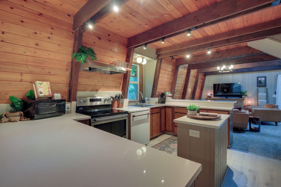 Kitchen | Cooking Basics | Keurig Coffee Maker | Toaster | Blender | 1st Floor