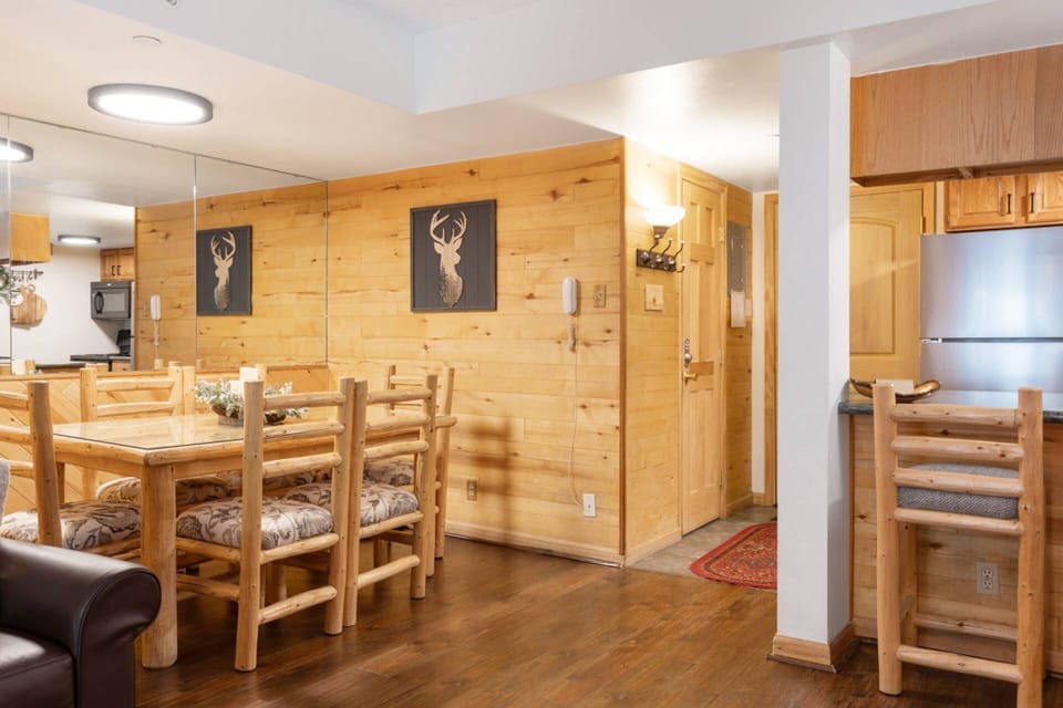 Dining for 6 is perfect for cozy dinners or festive celebrations.