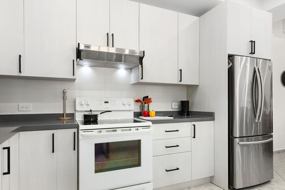 Cozy 3BR Town Home in Gated Community @ Palm Beach (16661)
