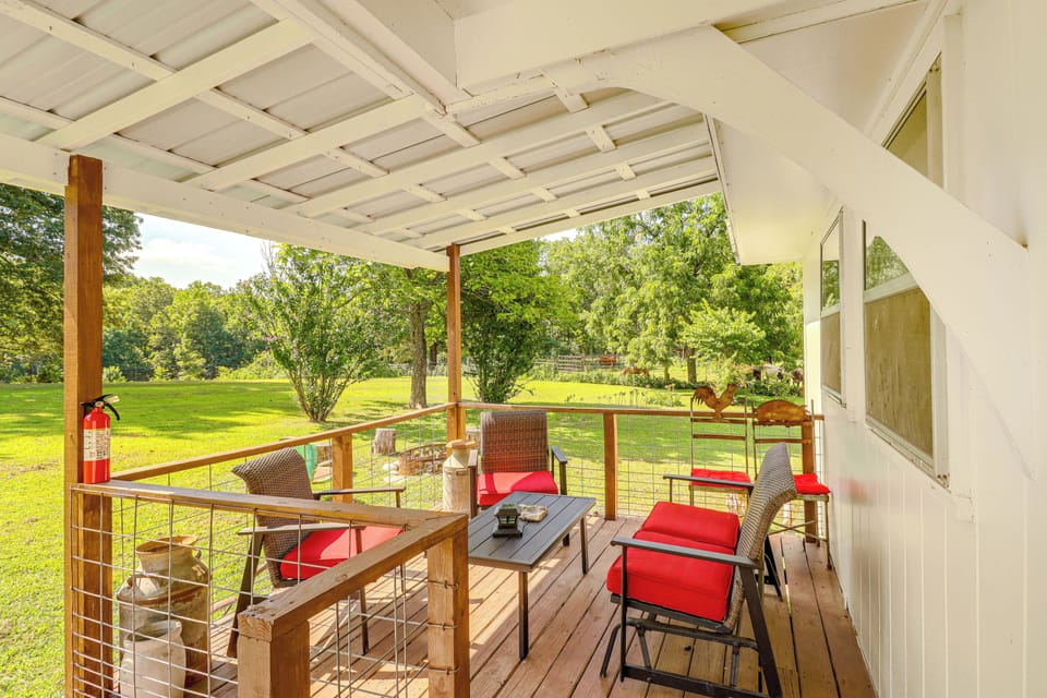Covered Deck | Cattle Views