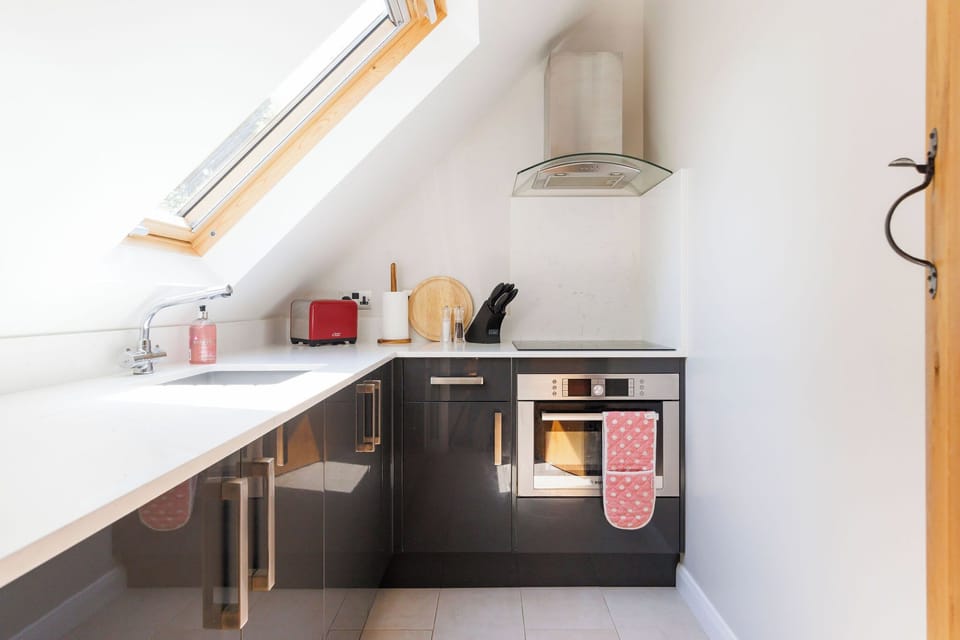 The fully-equipped kitchen provides everything you need to prepare delicious meals, from a morning coffee to a romantic dinner.