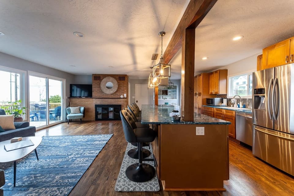 #StayinMyDistrict #BookDirect#StayinMyDistrict #BookDirect