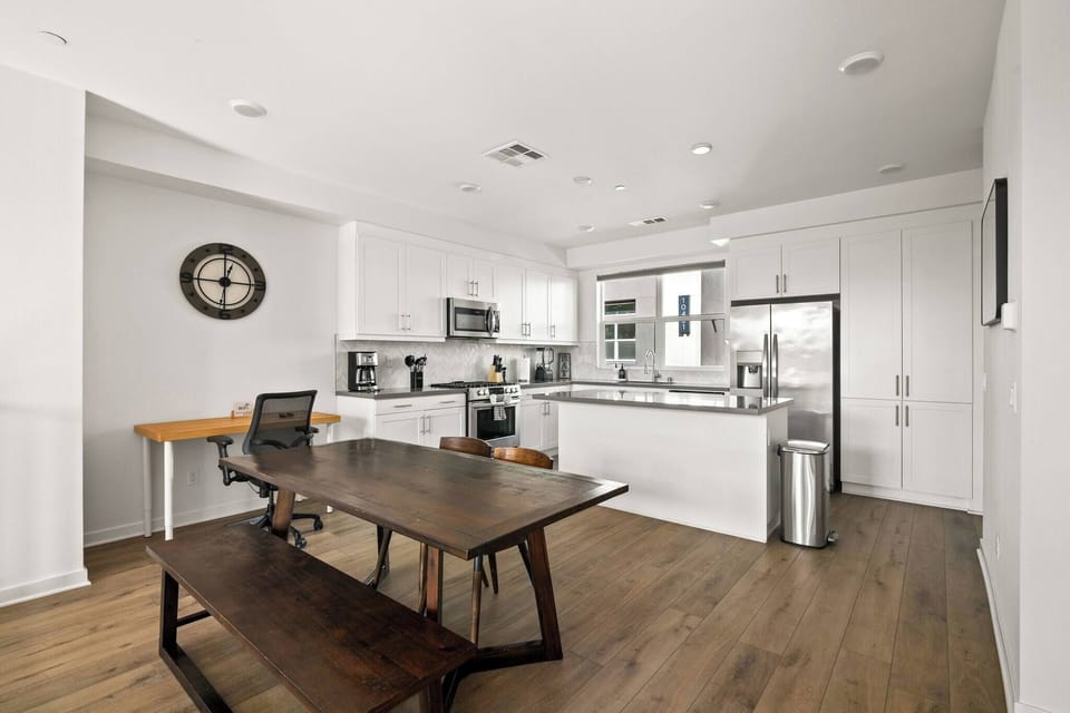 Dining area w/kitchen attached