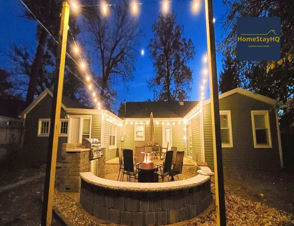 Rear patio, fire pit & grill