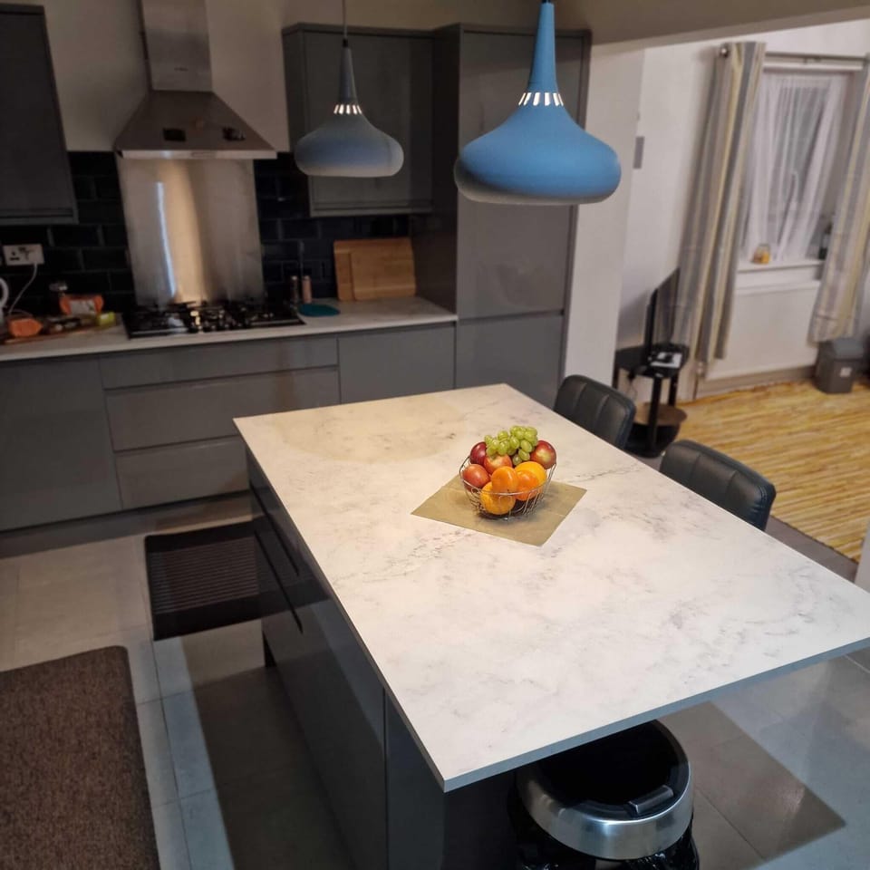 e86247c7-1f3e-44e4-b634-2ba9cad2ec52