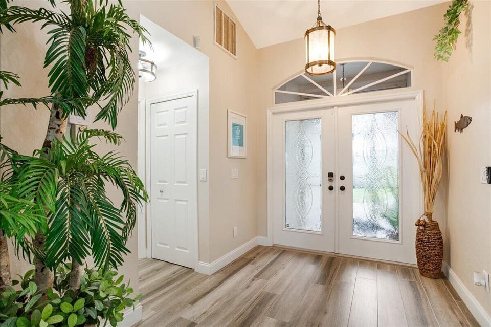 Bright and beautiful entrance to The Waterfront EsCape Villa 