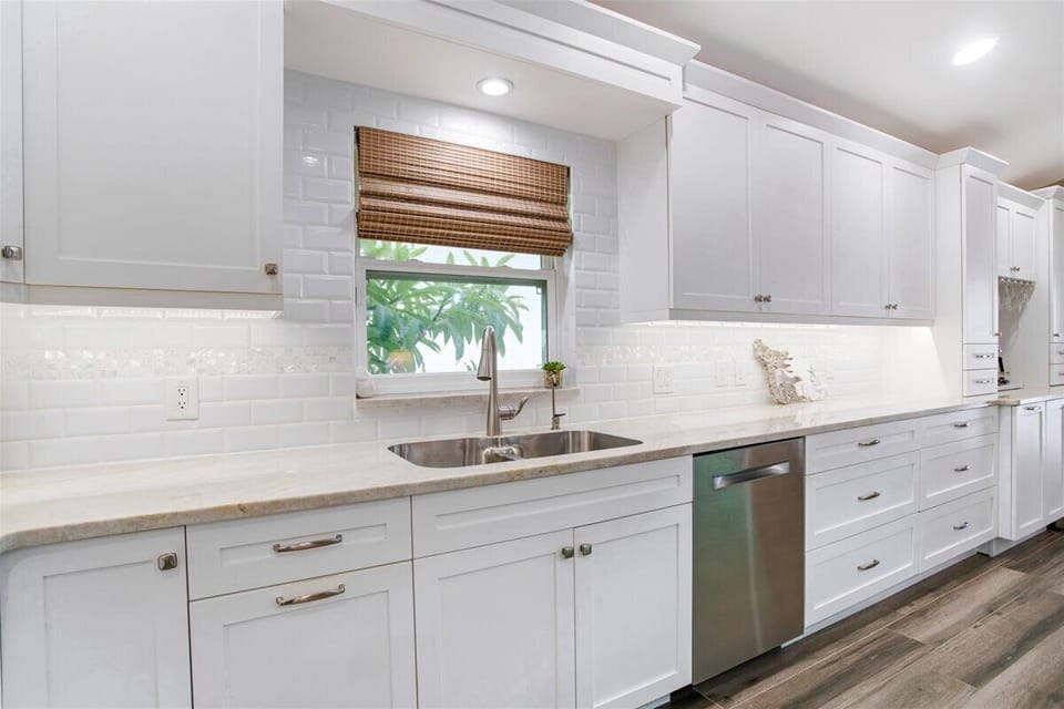 Views of the flower bush from the kitchen and plenty of counterspace for prep 