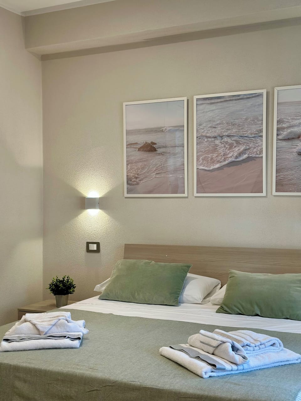 Double bedroom (4)
