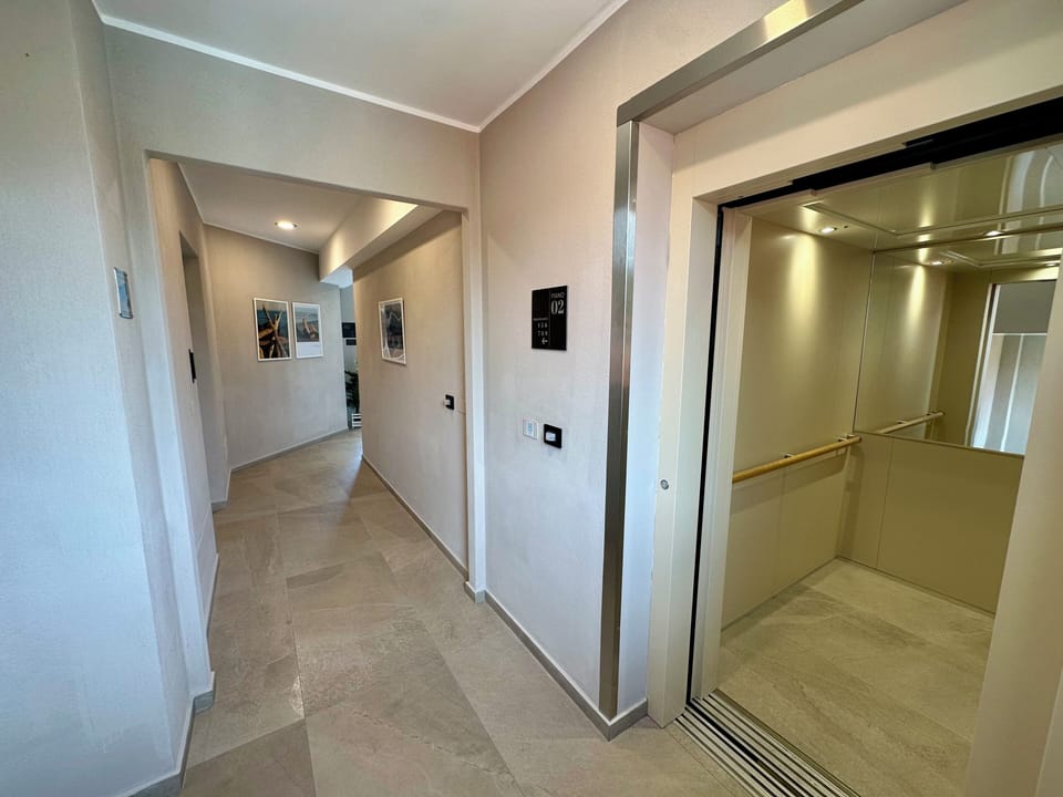 2st floor corridor (1)