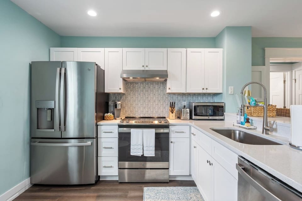 Cook with ease in this fully equipped kitchen, ready for all your mealtime needs.