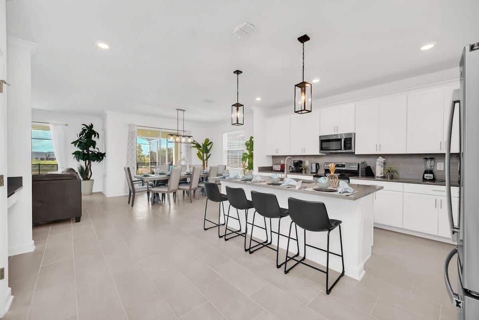 Dining area beside the fully equipped kitchen