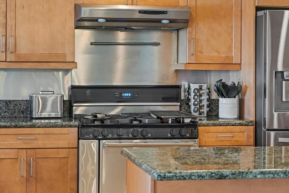 Indoors, Kitchen, Oven, Cooktop, Microwave