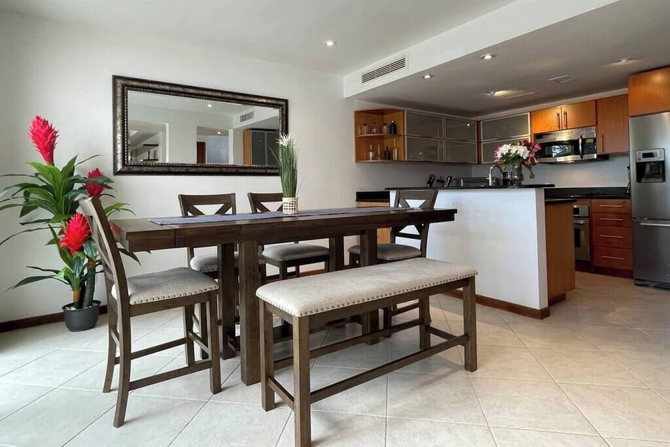 Dining table (1)