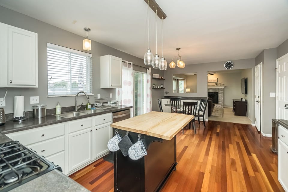 Fully functioning kitchen
