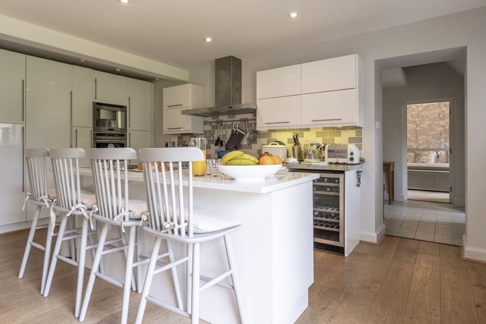 Yew Tree Cottage Kitchen - StayCotswold