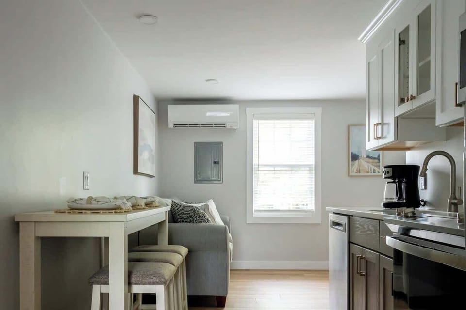 STAYNewport FranklinAve2ndFloor 11