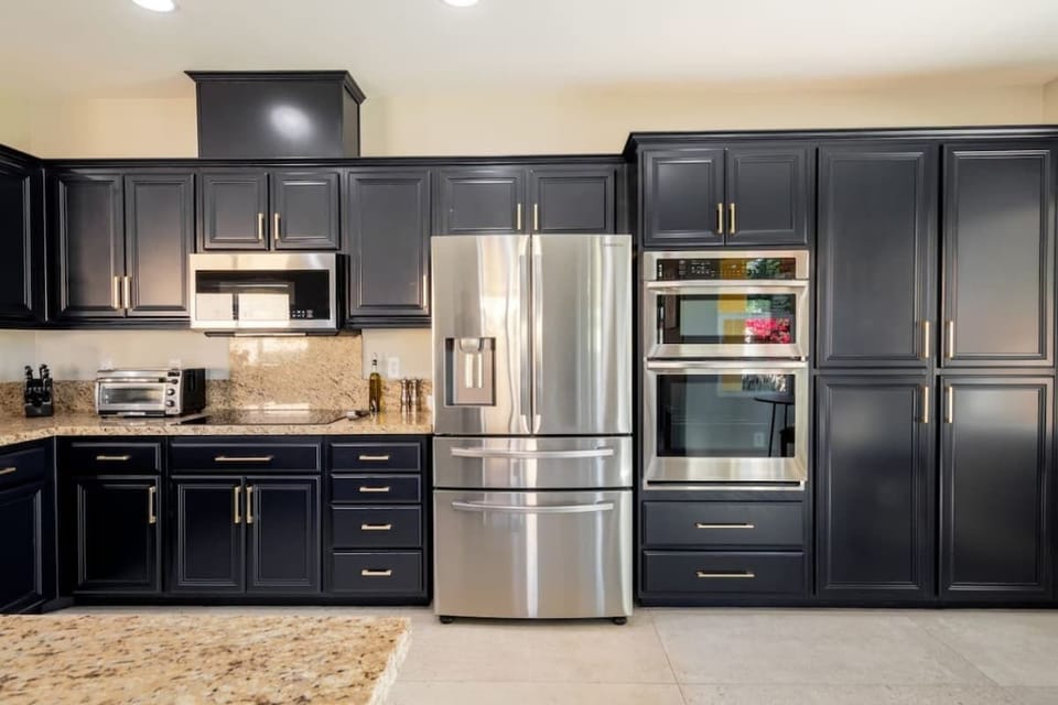 Ample-sized Kitchen
