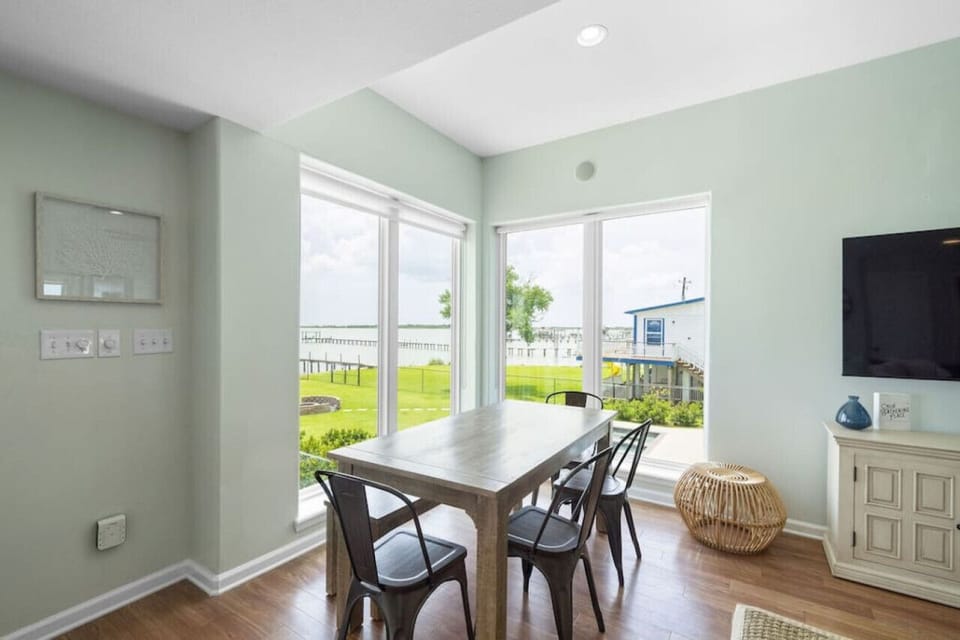 This dining area is located off the kitchen
