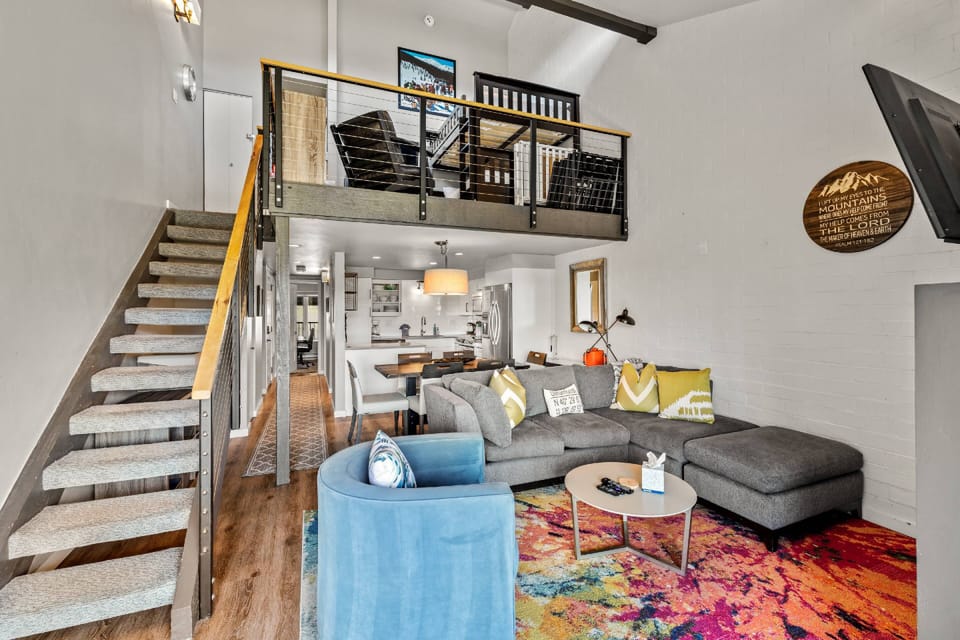 Great upstairs loft space, perfect for families
