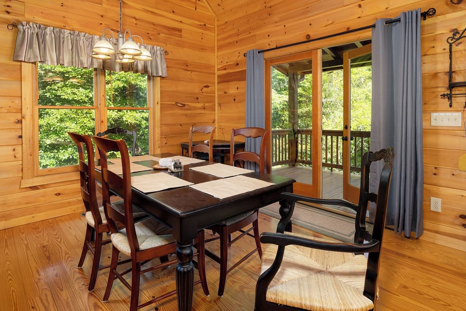 Blue Line Vista - Dining table with seating for 6