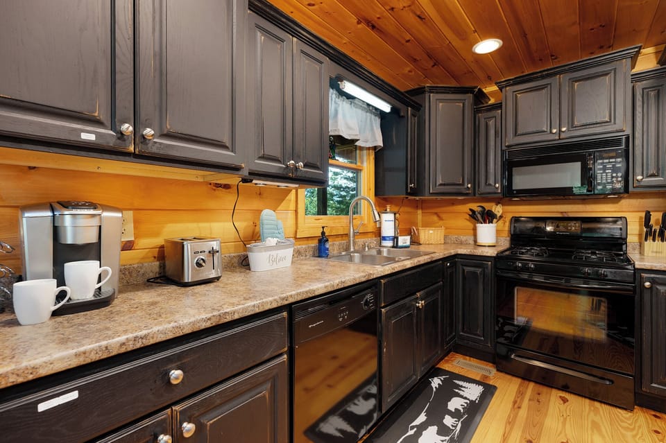 Blue Line Vista - Kitchen
