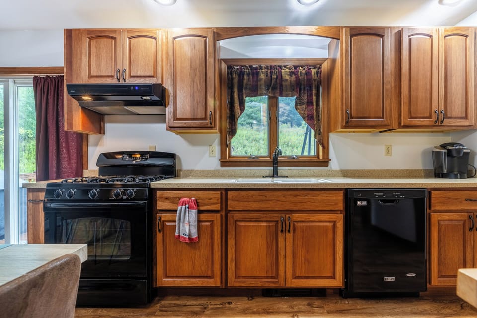 All appliances for enjoying meals at the home.