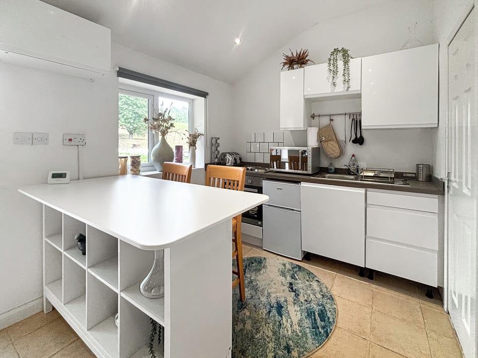 Kitchen | The Cottage - Five Gables, Merstham