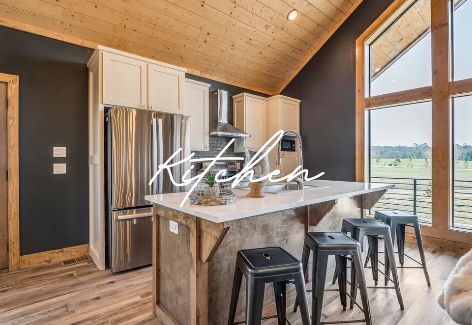 A kitchen that’s as functional as it is stylish! Fully equipped and ready for you to whip up your favorite meals.