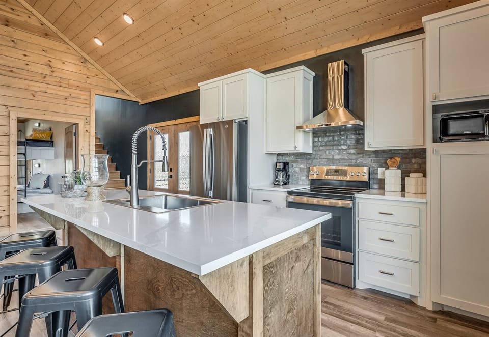 A closer look at the kitchen’s sleek design and thoughtful layout, perfect for those who love to cook.