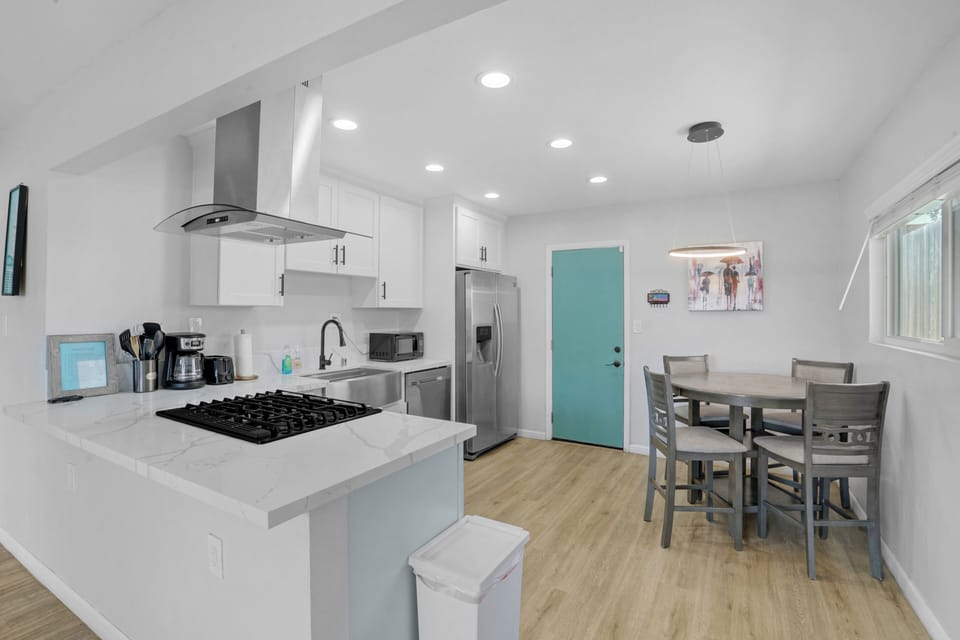 Newly Remodeled Kitchen and Dinning Area