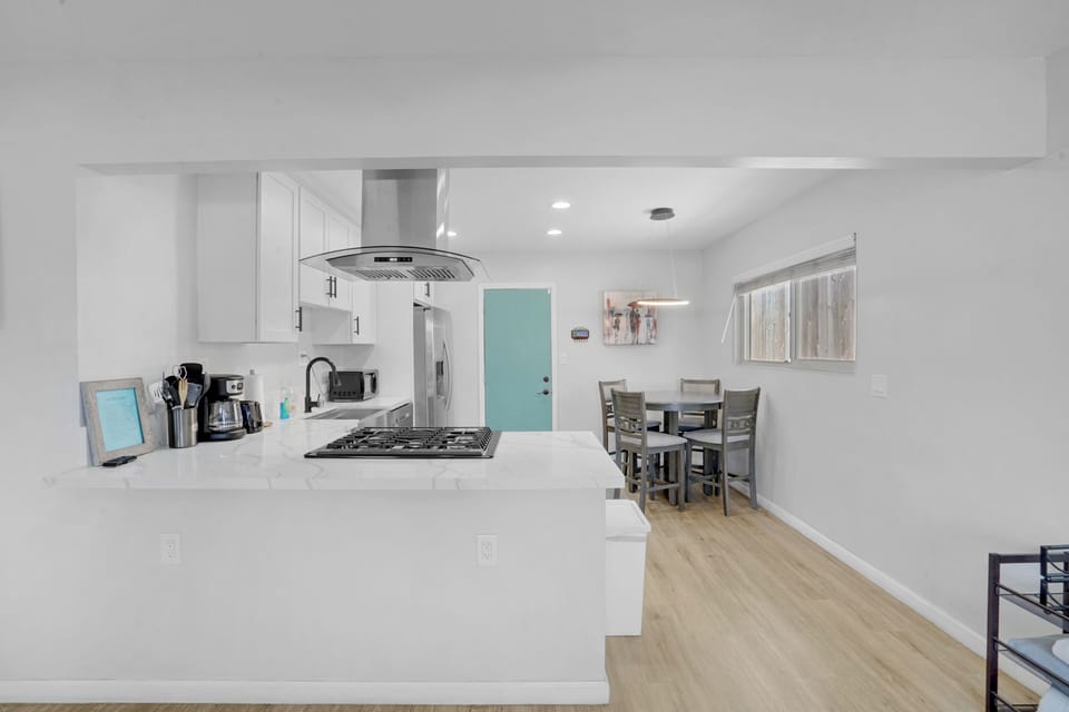Kitchen and Dinning Area