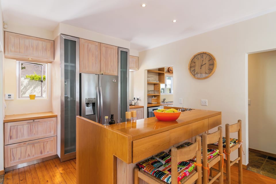 Fully equipped kitchen and side scullery. Breakfast bar
