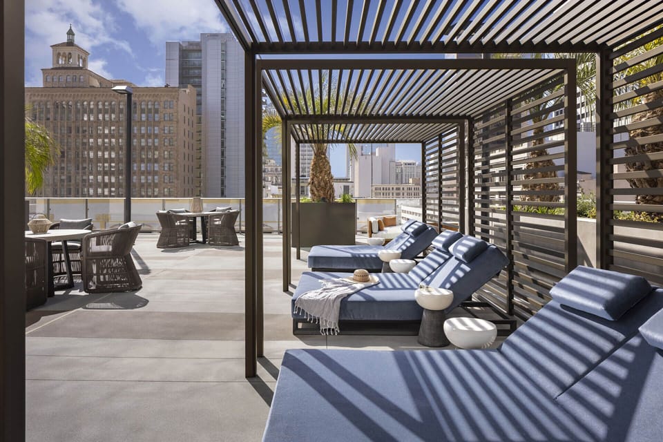 Cabanas & Lounge Seating