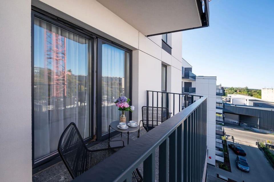 Private Balcony | Book Now with RENTUJEMY