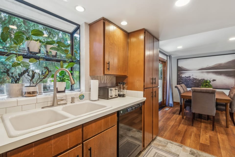 Indoors, Hardwood, Floor, Flooring, Sink