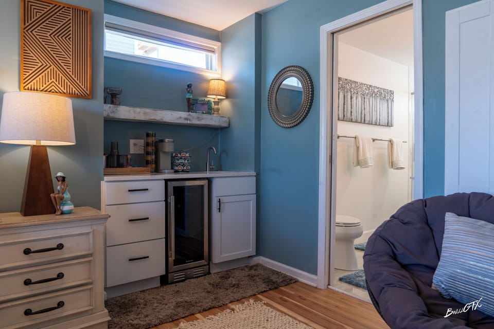 Jamaica Room: (2nd Floor: Primary Bedroom) w/King Bed