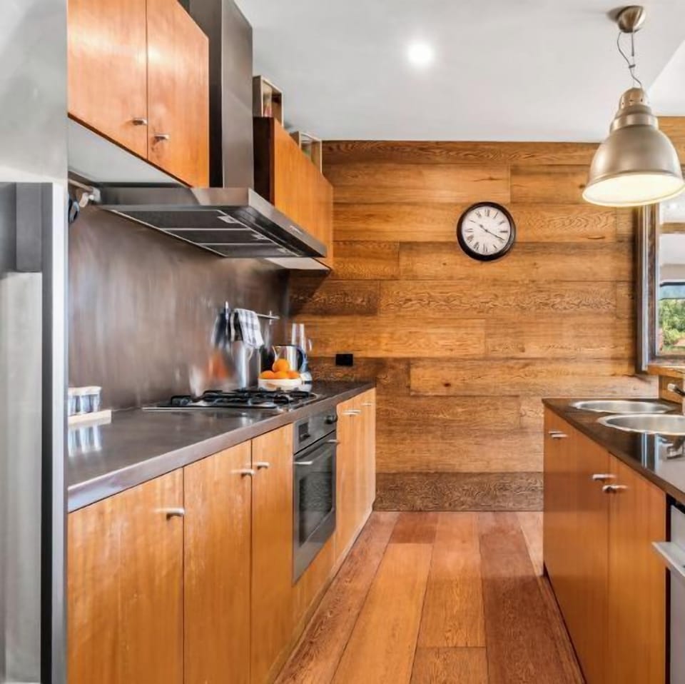 KITCHEN: The Kitchen features quality appliances and all the cooking equipment needed for cooking pleasure.