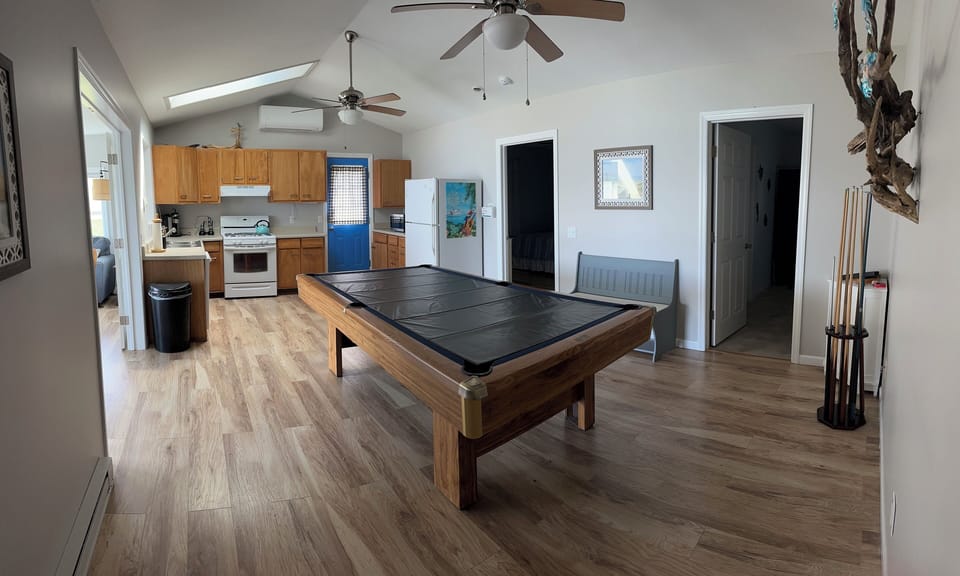 Full Kitchen 2 and Pool Table
