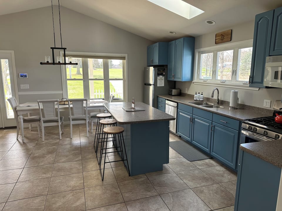 Full Kitchen 1 and Dining Area (2)
