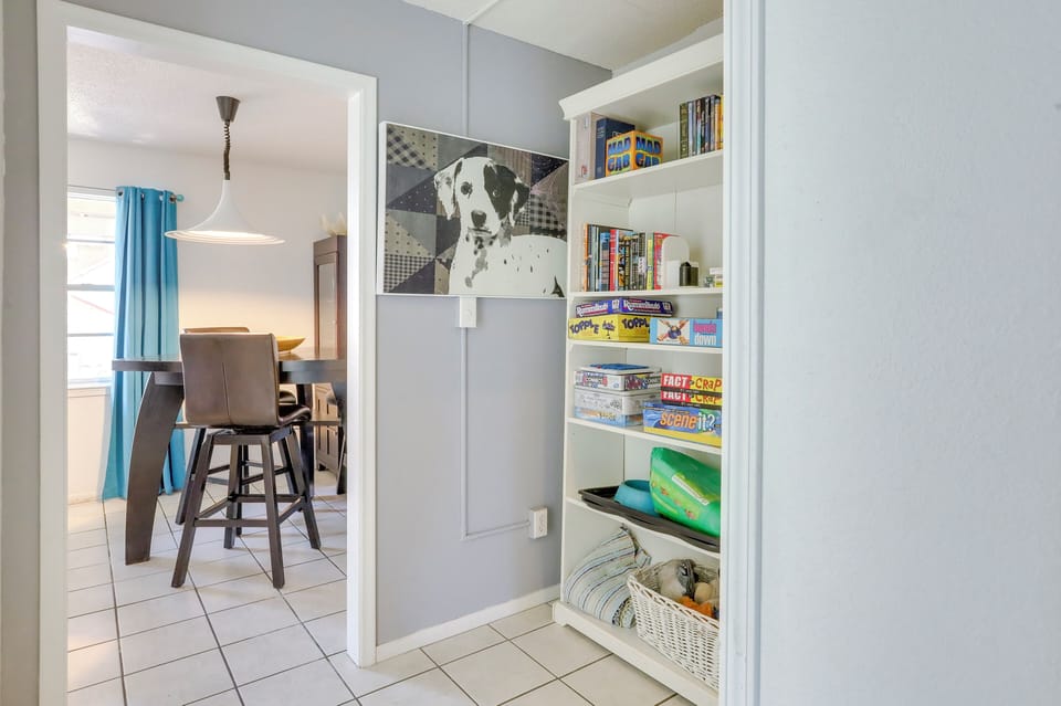 Dining Area | Dishware/Flatware | 1st Floor