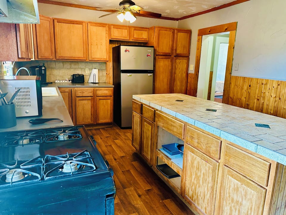Spacious Refrigerator/Freezer to Keep Your Food Perfectly Chilled!